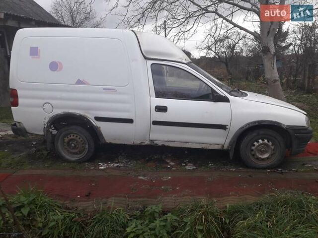 Белый Опель Комбо груз.-пасс., объемом двигателя 1.4 л и пробегом 251 тыс. км за 600 $, фото 1 на Automoto.ua