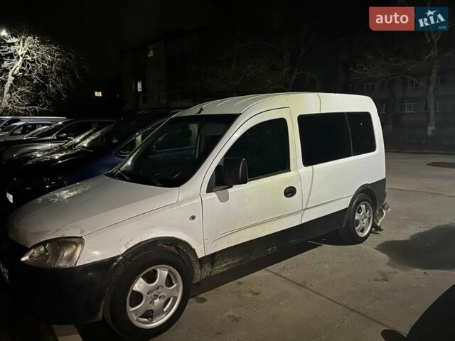 Білий Опель Комбо вант.-пас., об'ємом двигуна 1.69 л та пробігом 215 тис. км за 2880 $, фото 1 на Automoto.ua