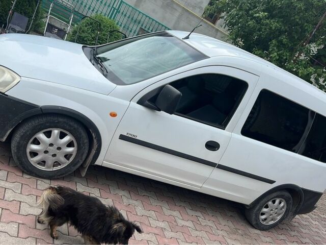 Білий Опель Комбо вант.-пас., об'ємом двигуна 1.7 л та пробігом 3 тис. км за 2900 $, фото 1 на Automoto.ua