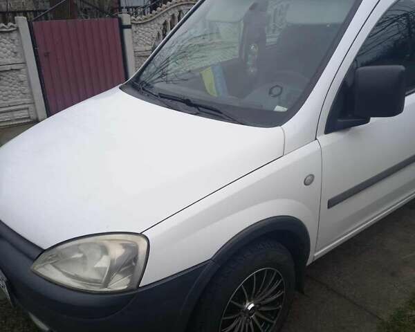 Белый Опель Комбо груз.-пасс., объемом двигателя 1.7 л и пробегом 455 тыс. км за 2500 $, фото 1 на Automoto.ua
