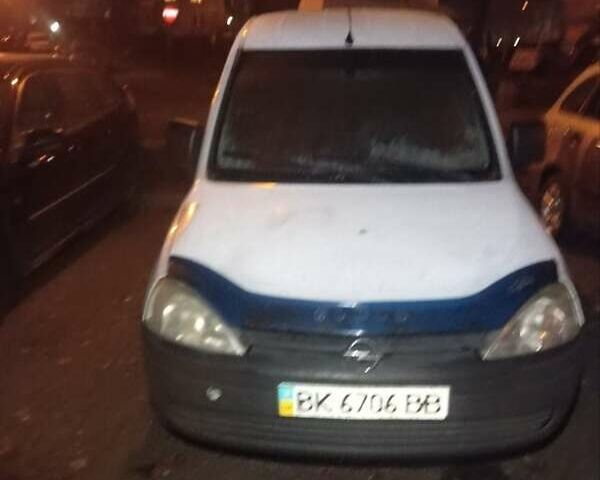 Білий Опель Комбо вант.-пас., об'ємом двигуна 1.7 л та пробігом 290 тис. км за 2850 $, фото 1 на Automoto.ua