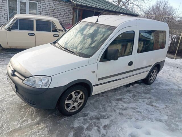 Белый Опель Комбо груз.-пасс., объемом двигателя 1.7 л и пробегом 380 тыс. км за 2800 $, фото 1 на Automoto.ua