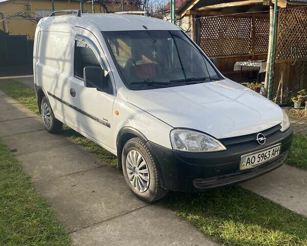 Білий Опель Комбо вант.-пас., об'ємом двигуна 1.69 л та пробігом 250 тис. км за 2900 $, фото 1 на Automoto.ua