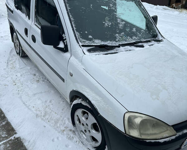 Білий Опель Комбо вант.-пас., об'ємом двигуна 1.69 л та пробігом 302 тис. км за 2700 $, фото 1 на Automoto.ua