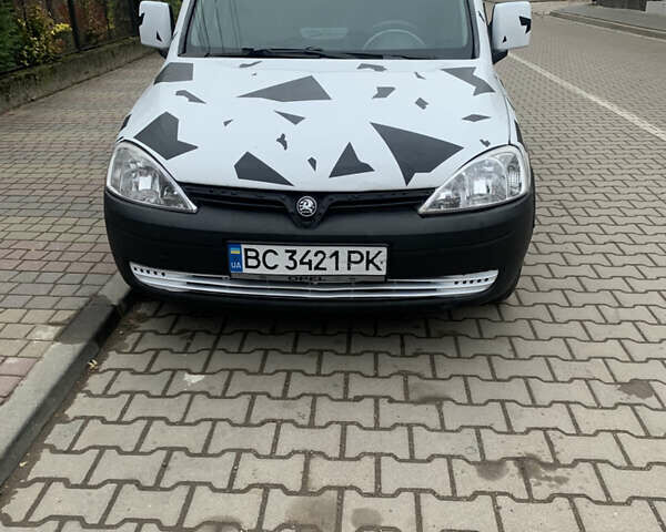 Білий Опель Комбо вант.-пас., об'ємом двигуна 1.69 л та пробігом 500 тис. км за 2750 $, фото 1 на Automoto.ua