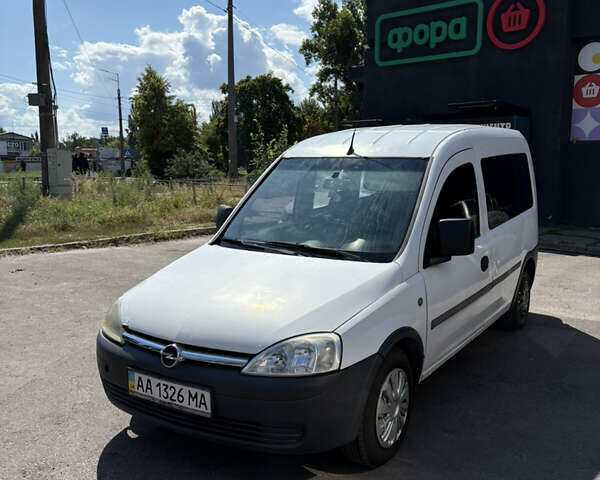 Белый Опель Комбо груз.-пасс., объемом двигателя 1.7 л и пробегом 537 тыс. км за 3900 $, фото 1 на Automoto.ua