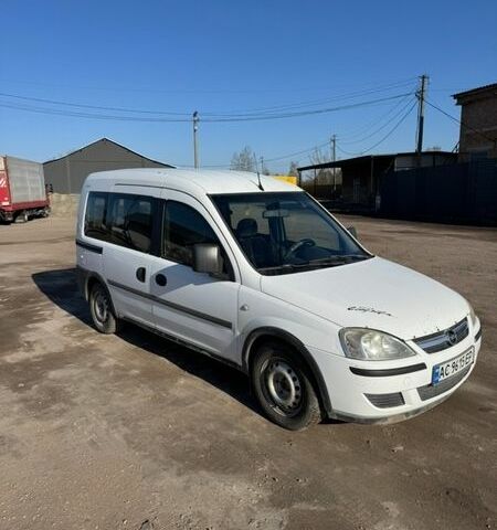 Белый Опель Комбо груз.-пасс., объемом двигателя 1.69 л и пробегом 420 тыс. км за 3000 $, фото 1 на Automoto.ua