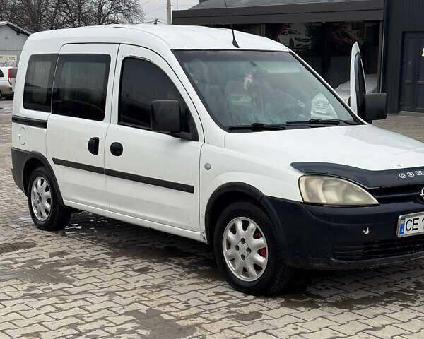 Белый Опель Комбо груз.-пасс., объемом двигателя 1.7 л и пробегом 350 тыс. км за 3500 $, фото 1 на Automoto.ua