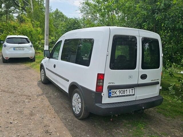 Белый Опель Комбо груз.-пасс., объемом двигателя 1.69 л и пробегом 325 тыс. км за 4000 $, фото 1 на Automoto.ua