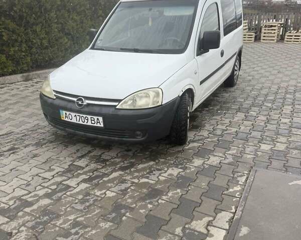 Белый Опель Комбо груз.-пасс., объемом двигателя 1.3 л и пробегом 267 тыс. км за 2700 $, фото 1 на Automoto.ua