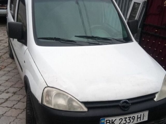 Белый Опель Комбо груз.-пасс., объемом двигателя 1.7 л и пробегом 370 тыс. км за 2800 $, фото 1 на Automoto.ua