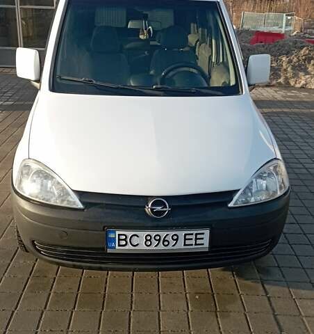 Білий Опель Комбо вант.-пас., об'ємом двигуна 1.25 л та пробігом 225 тис. км за 3750 $, фото 1 на Automoto.ua