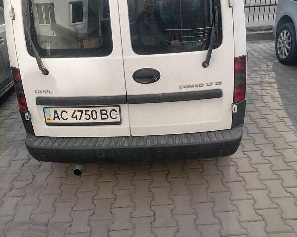 Белый Опель Комбо груз.-пасс., объемом двигателя 1.7 л и пробегом 340 тыс. км за 3543 $, фото 1 на Automoto.ua