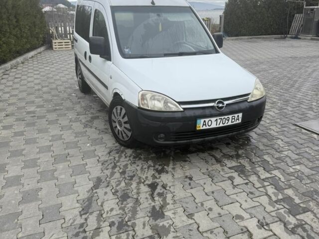 Белый Опель Комбо груз.-пасс., объемом двигателя 0 л и пробегом 260 тыс. км за 2700 $, фото 1 на Automoto.ua
