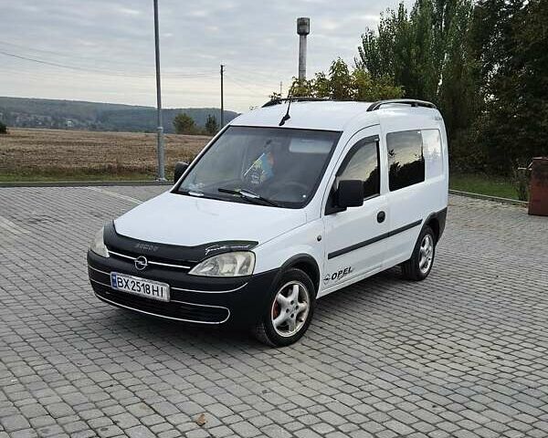 Белый Опель Комбо груз.-пасс., объемом двигателя 1.3 л и пробегом 280 тыс. км за 3100 $, фото 1 на Automoto.ua