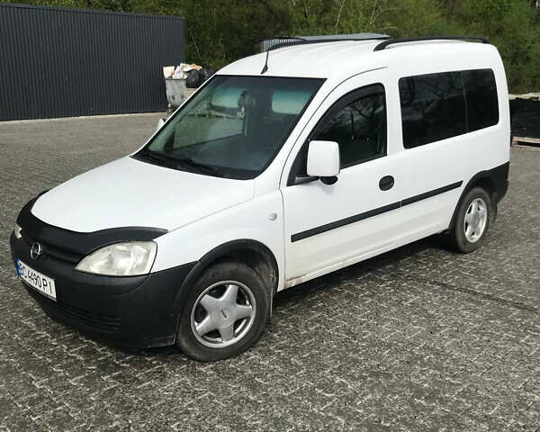 Белый Опель Комбо груз.-пасс., объемом двигателя 1.7 л и пробегом 210 тыс. км за 2950 $, фото 1 на Automoto.ua