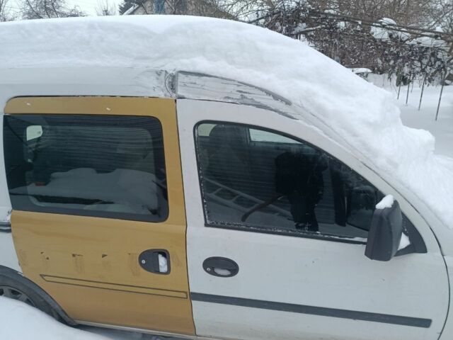 Білий Опель Комбо вант.-пас., об'ємом двигуна 0 л та пробігом 145 тис. км за 1700 $, фото 1 на Automoto.ua