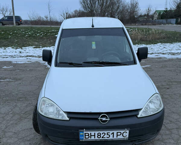 Белый Опель Комбо груз.-пасс., объемом двигателя 1.7 л и пробегом 306 тыс. км за 3750 $, фото 1 на Automoto.ua