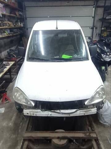 Белый Опель Комбо груз.-пасс., объемом двигателя 1.7 л и пробегом 200 тыс. км за 3100 $, фото 1 на Automoto.ua