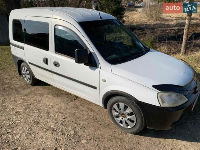 Білий Опель Комбо вант.-пас., об'ємом двигуна 1.25 л та пробігом 290 тис. км за 3600 $, фото 1 на Automoto.ua