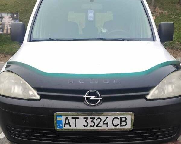 Белый Опель Комбо груз.-пасс., объемом двигателя 1.3 л и пробегом 286 тыс. км за 3300 $, фото 1 на Automoto.ua