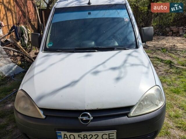 Белый Опель Комбо груз.-пасс., объемом двигателя 1.7 л и пробегом 420 тыс. км за 3000 $, фото 1 на Automoto.ua
