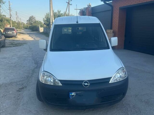 Білий Опель Комбо вант.-пас., об'ємом двигуна 1.3 л та пробігом 288 тис. км за 3299 $, фото 1 на Automoto.ua