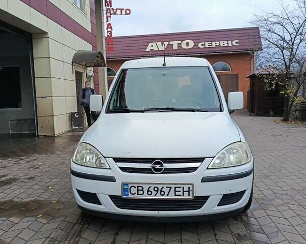 Білий Опель Комбо вант.-пас., об'ємом двигуна 1.7 л та пробігом 250 тис. км за 4500 $, фото 1 на Automoto.ua