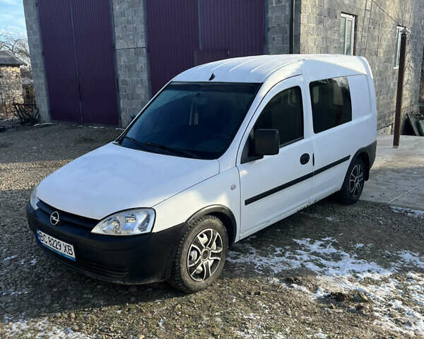Білий Опель Комбо вант.-пас., об'ємом двигуна 1.3 л та пробігом 300 тис. км за 2750 $, фото 1 на Automoto.ua
