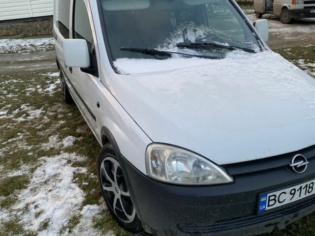 Білий Опель Комбо вант.-пас., об'ємом двигуна 1.2 л та пробігом 299 тис. км за 2050 $, фото 1 на Automoto.ua