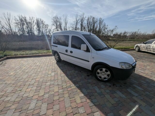 Білий Опель Комбо вант.-пас., об'ємом двигуна 1.2 л та пробігом 395 тис. км за 4000 $, фото 1 на Automoto.ua