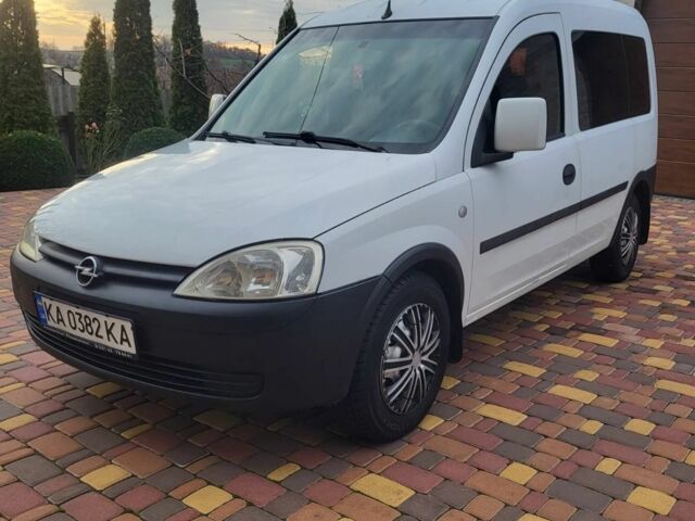 Білий Опель Комбо вант.-пас., об'ємом двигуна 1.2 л та пробігом 323 тис. км за 3750 $, фото 1 на Automoto.ua