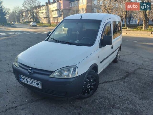Белый Опель Комбо груз.-пасс., объемом двигателя 1.25 л и пробегом 200 тыс. км за 2450 $, фото 1 на Automoto.ua