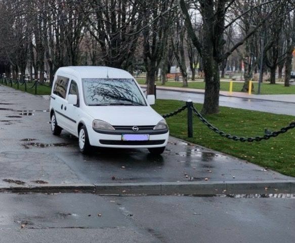 Білий Опель Комбо вант.-пас., об'ємом двигуна 1.2 л та пробігом 254 тис. км за 4200 $, фото 1 на Automoto.ua