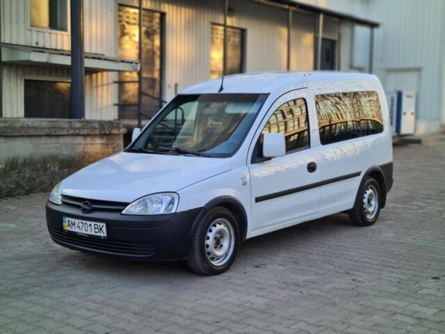 Білий Опель Комбо вант.-пас., об'ємом двигуна 1.2 л та пробігом 280 тис. км за 3950 $, фото 1 на Automoto.ua