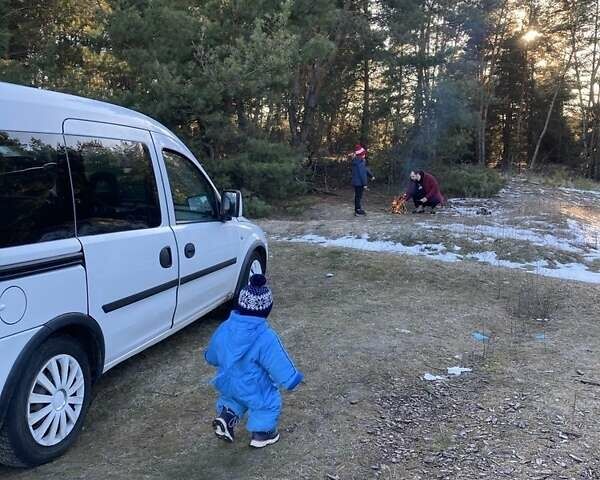 Білий Опель Комбо вант.-пас., об'ємом двигуна 1.2 л та пробігом 254 тис. км за 4200 $, фото 1 на Automoto.ua