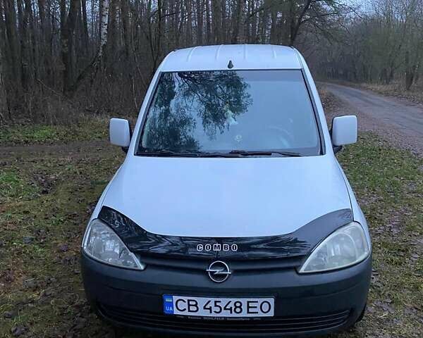 Белый Опель Комбо груз.-пасс., объемом двигателя 1.3 л и пробегом 426 тыс. км за 4200 $, фото 1 на Automoto.ua