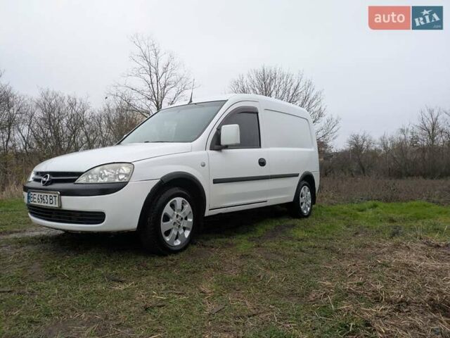 Білий Опель Комбо вант.-пас., об'ємом двигуна 1.25 л та пробігом 326 тис. км за 3500 $, фото 1 на Automoto.ua