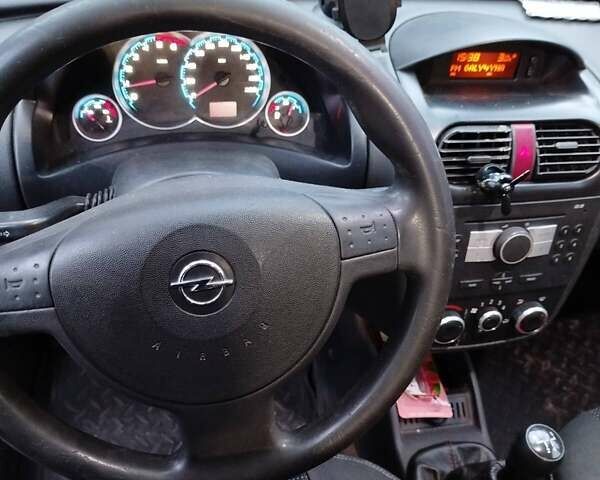 Белый Опель Комбо груз.-пасс., объемом двигателя 1.2 л и пробегом 247 тыс. км за 3300 $, фото 1 на Automoto.ua