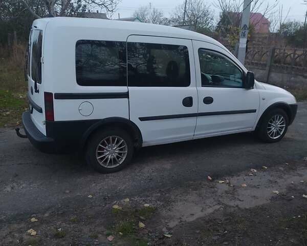 Білий Опель Комбо вант.-пас., об'ємом двигуна 1.25 л та пробігом 305 тис. км за 4100 $, фото 1 на Automoto.ua