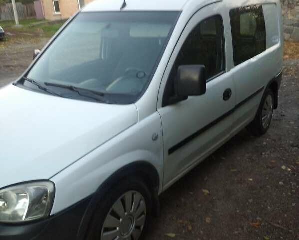 Білий Опель Комбо вант.-пас., об'ємом двигуна 1.3 л та пробігом 261 тис. км за 4200 $, фото 1 на Automoto.ua
