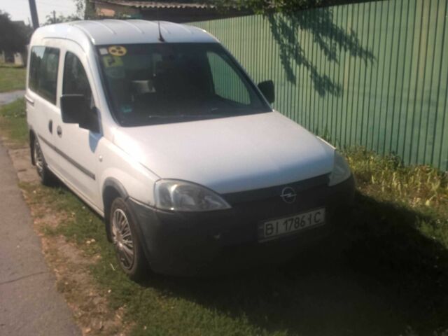 Белый Опель Комбо груз.-пасс., объемом двигателя 1.4 л и пробегом 300 тыс. км за 3550 $, фото 1 на Automoto.ua