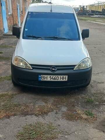 Белый Опель Комбо груз.-пасс., объемом двигателя 1.3 л и пробегом 274 тыс. км за 3700 $, фото 1 на Automoto.ua