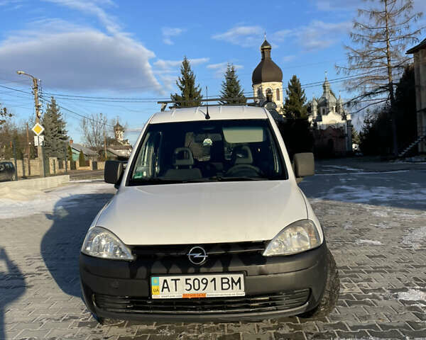 Білий Опель Комбо вант.-пас., об'ємом двигуна 1.25 л та пробігом 248 тис. км за 3900 $, фото 1 на Automoto.ua