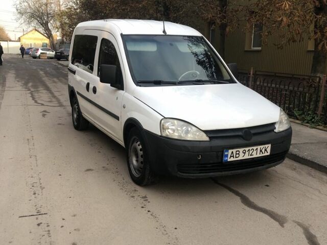Опель Комбо груз.-пасс. 2007 в Виннице на Automoto.ua Белый Опель Комбо груз.-пасс., объемом двигателя 1.2 л и пробегом 374 тыс. км за 3300 $, фото 1 на Automoto.ua