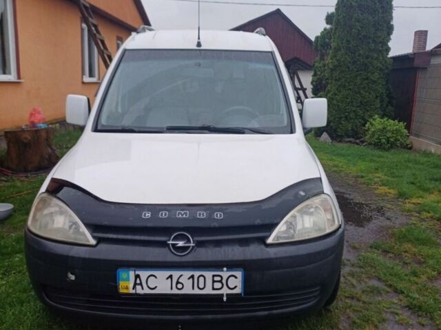 Белый Опель Комбо груз.-пасс., объемом двигателя 0 л и пробегом 300 тыс. км за 4000 $, фото 1 на Automoto.ua