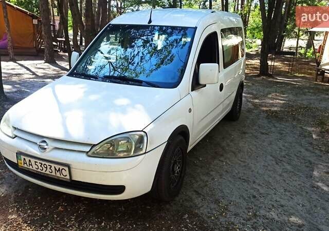 Білий Опель Комбо вант.-пас., об'ємом двигуна 1.7 л та пробігом 385 тис. км за 4700 $, фото 1 на Automoto.ua