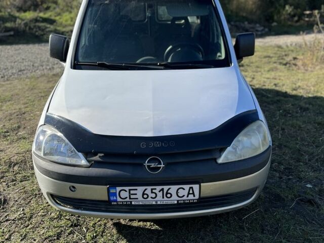 Белый Опель Комбо груз.-пасс., объемом двигателя 1.2 л и пробегом 31 тыс. км за 2300 $, фото 1 на Automoto.ua
