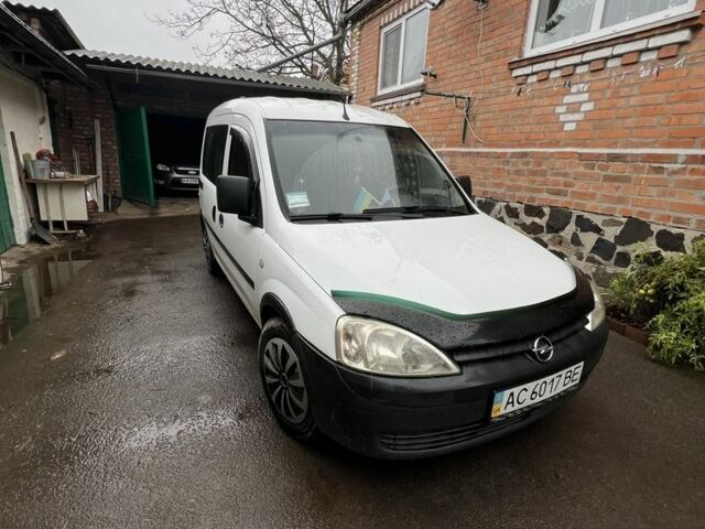 Белый Опель Комбо груз.-пасс., объемом двигателя 1.3 л и пробегом 310 тыс. км за 4100 $, фото 1 на Automoto.ua