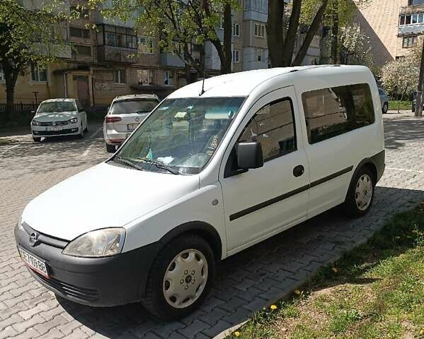 Белый Опель Комбо груз.-пасс., объемом двигателя 1.6 л и пробегом 211 тыс. км за 4900 $, фото 1 на Automoto.ua
